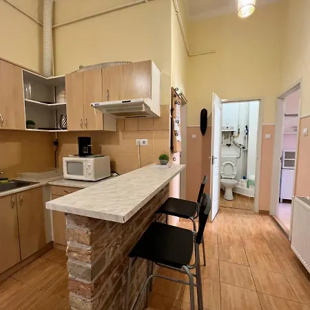 Old Town Apartment *